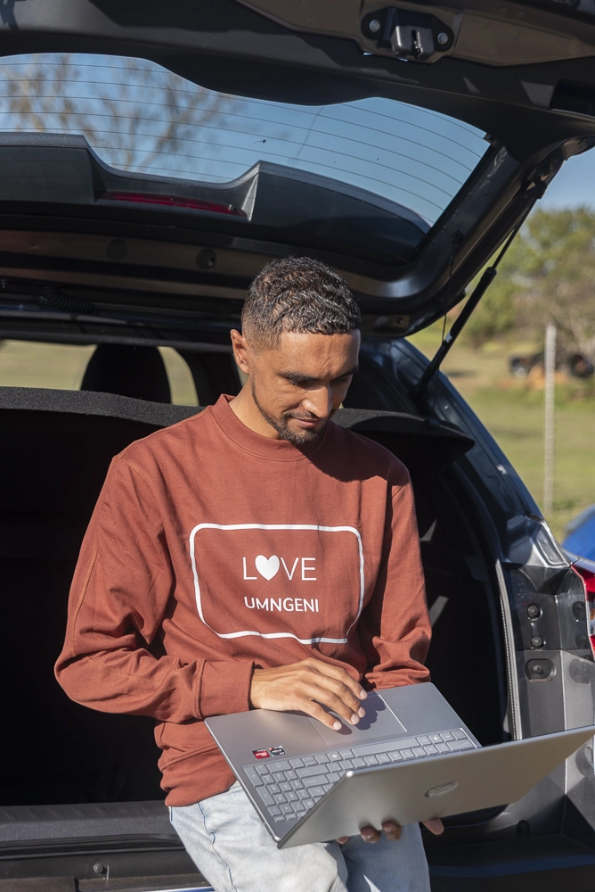 Love uMngeni Tracksuit Top - Image 6